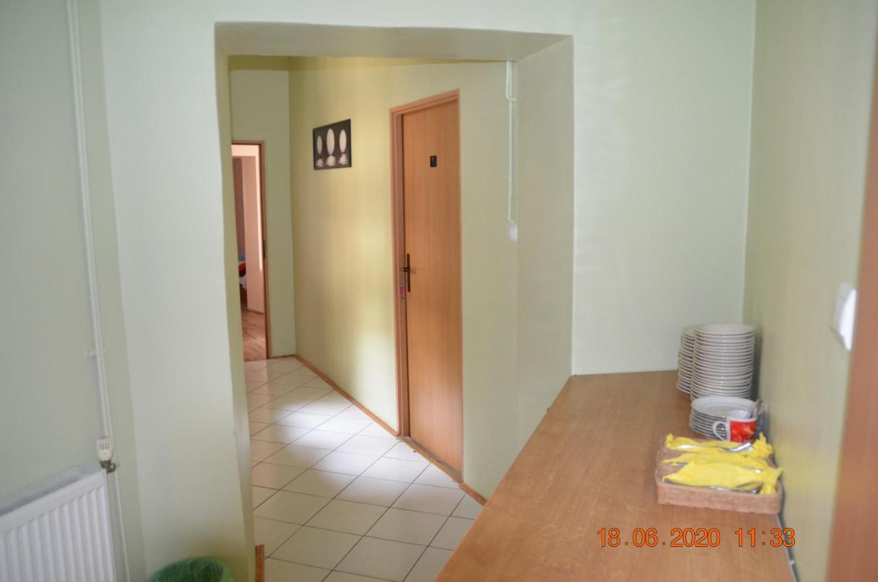 Dreibettzimmer mit Gemeinschaftsbad