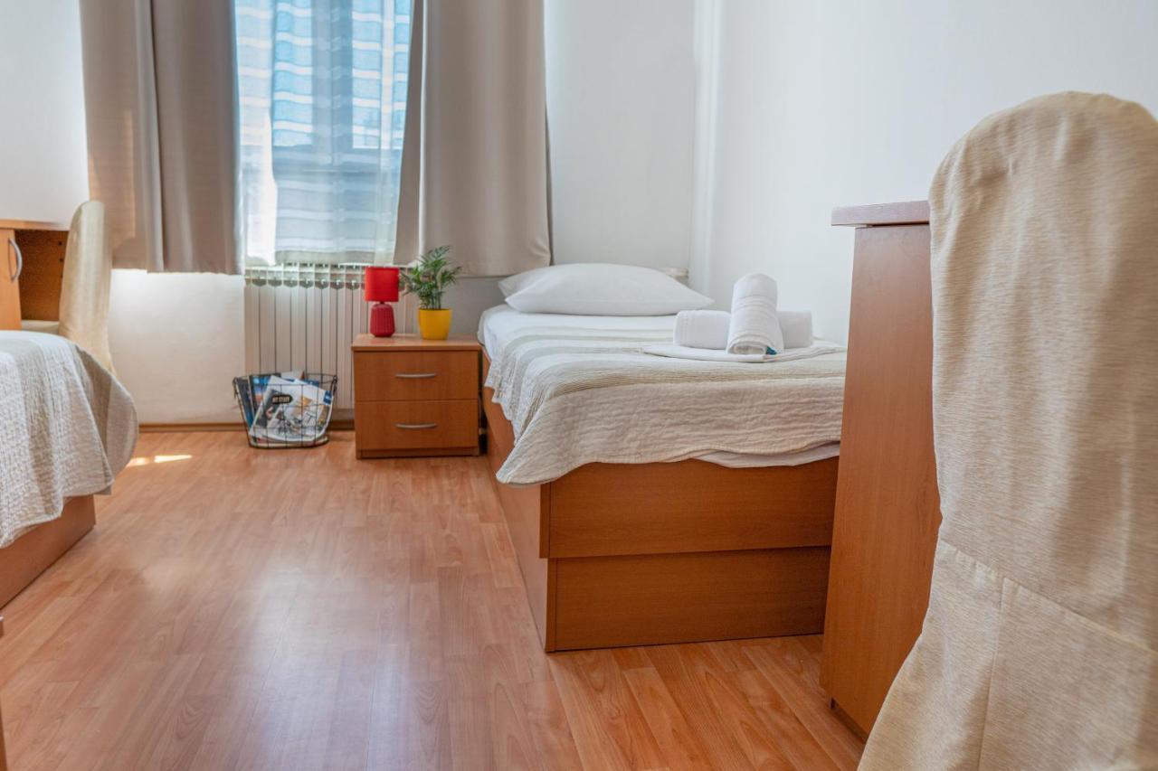 Zweibettzimmer mit eigenem Bad