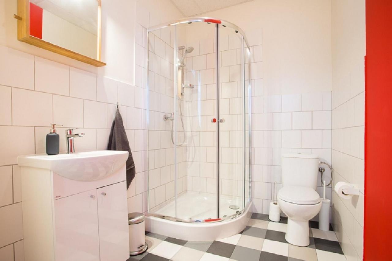 Zweibettzimmer mit Bad