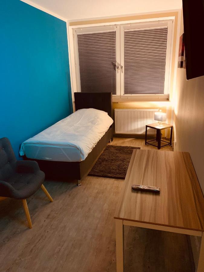 Single Room with Shared Bathroom,1032371471:JPEG