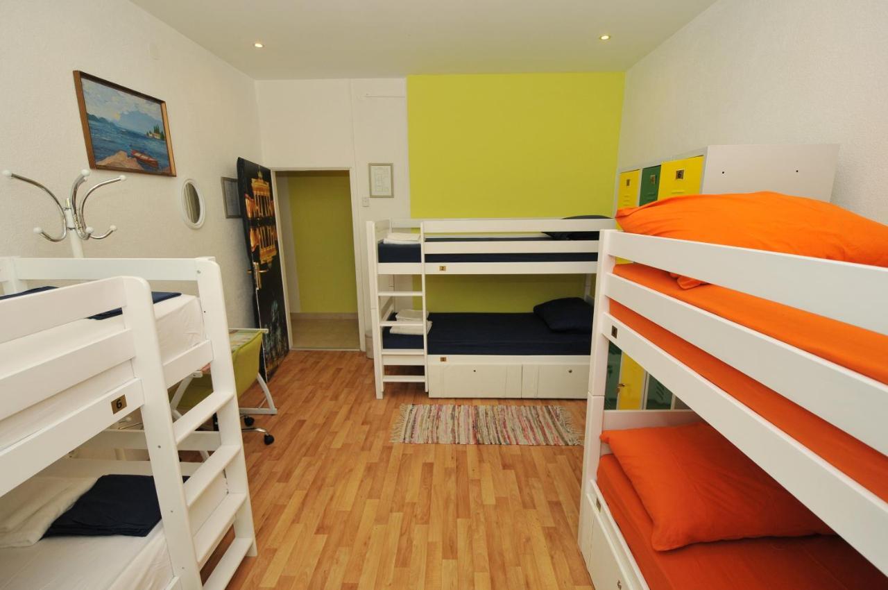 Bunk Bed in Mixed Dormitory Room