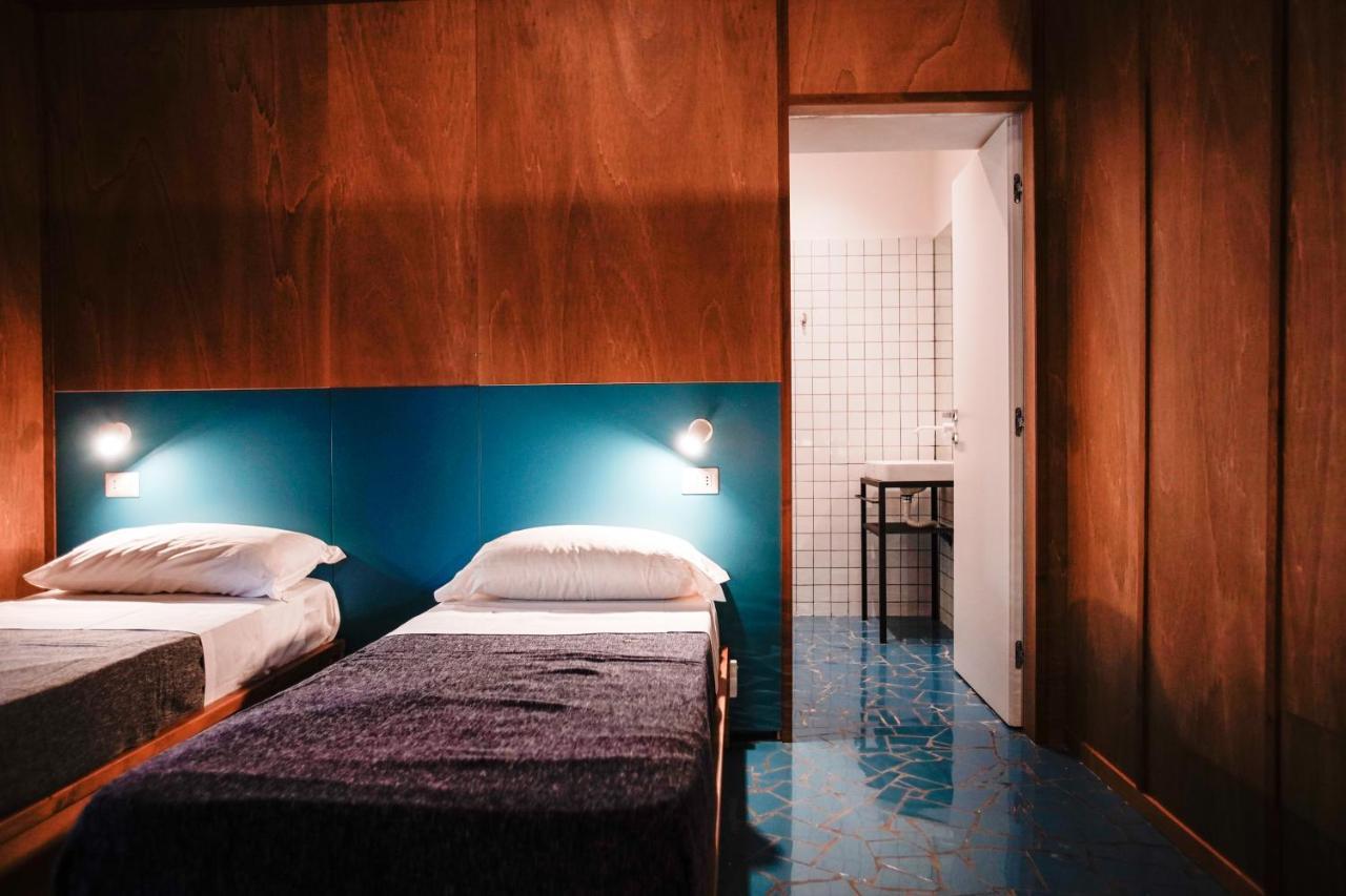 Camera Quadrupla Deluxe