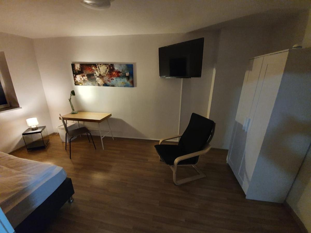 Einzelzimmer mit Gemeinschaftsbad
