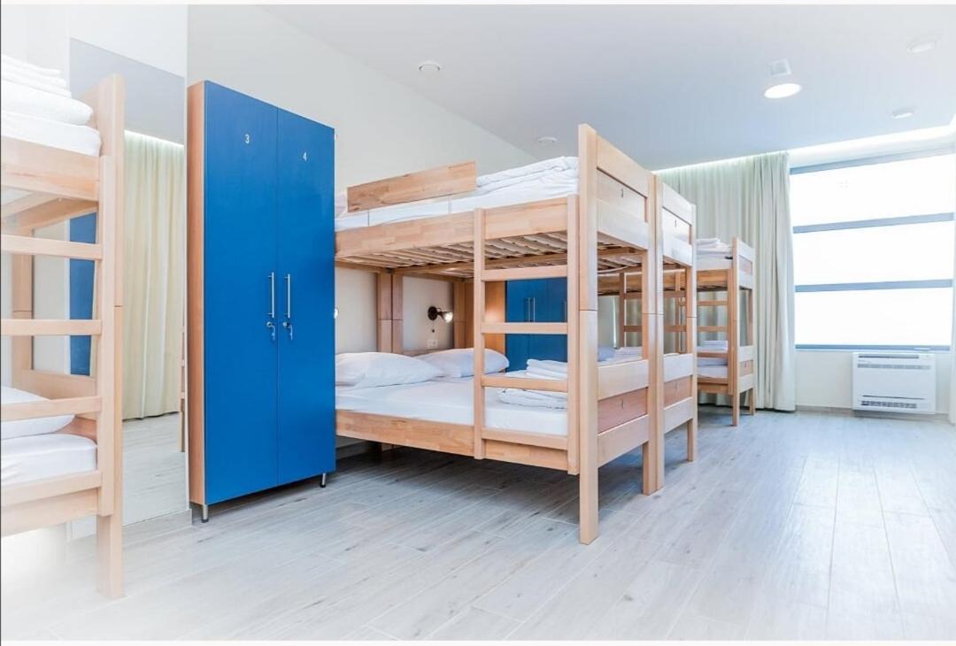 Cama en habitación compartida mixta de 10 camas