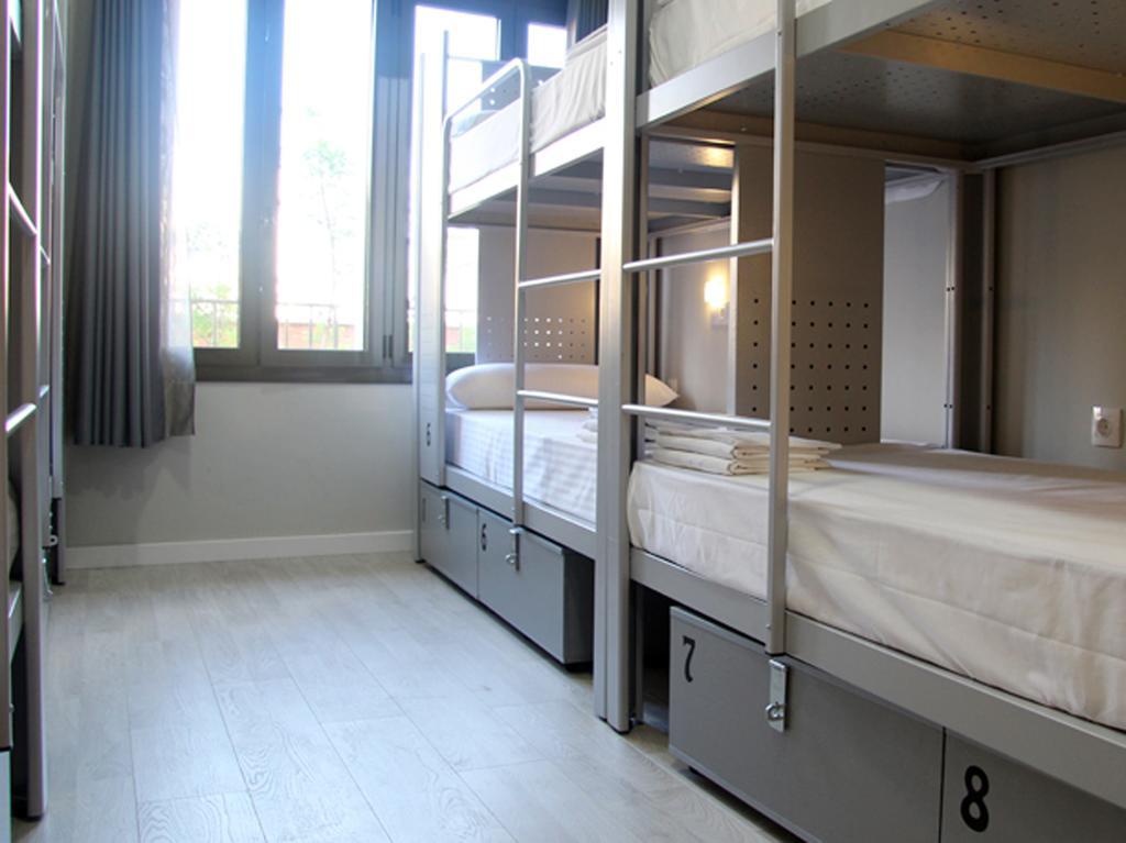 Bed 8-Bed Female Dormitory Room