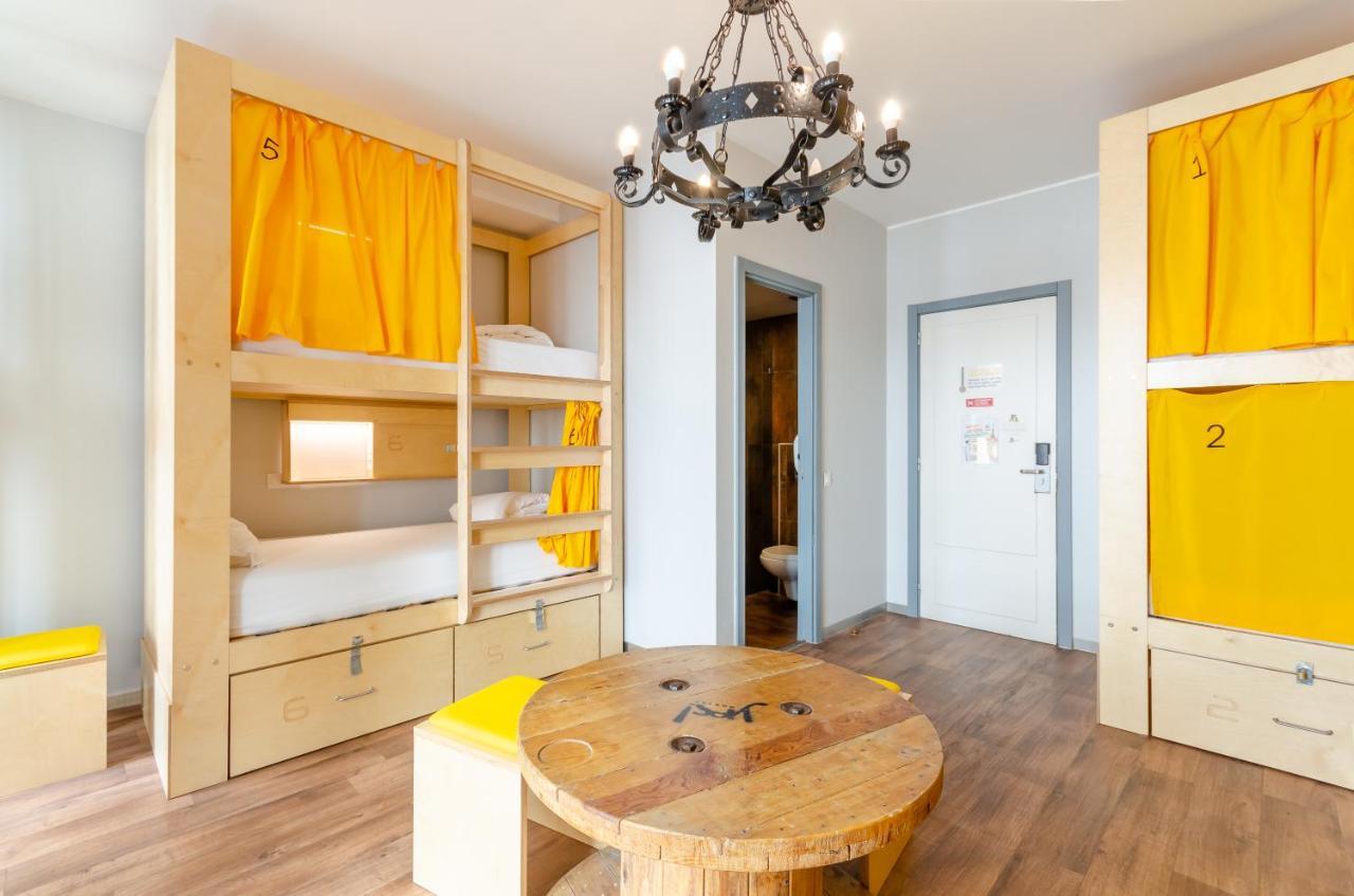 Bunk Bed 6-Bed Mixed Dormitory Room Private Bathroom