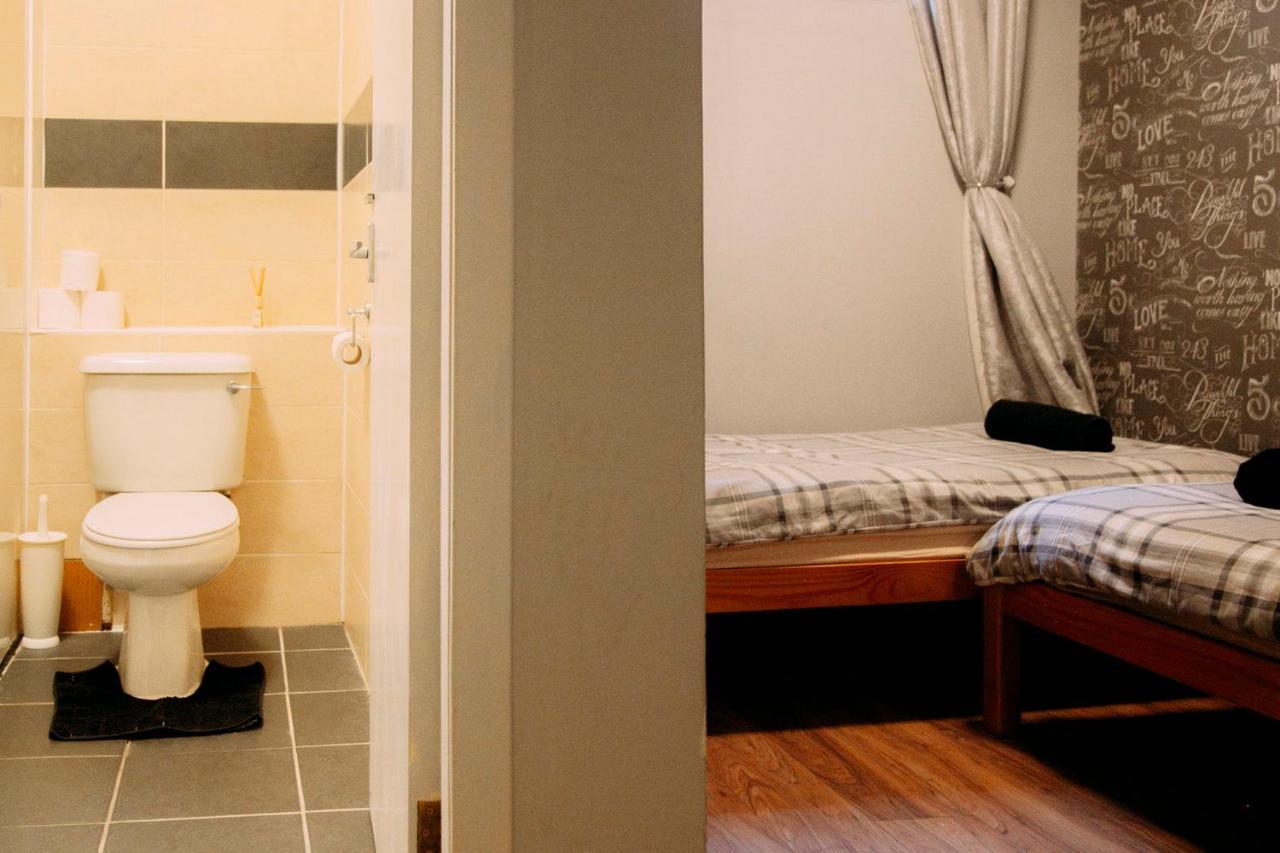 Camera Doppia con Letti Singoli con Bagno