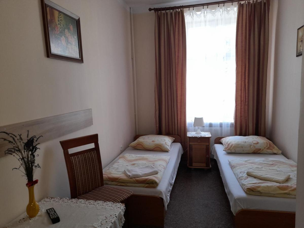 Zweibettzimmer mit Bad