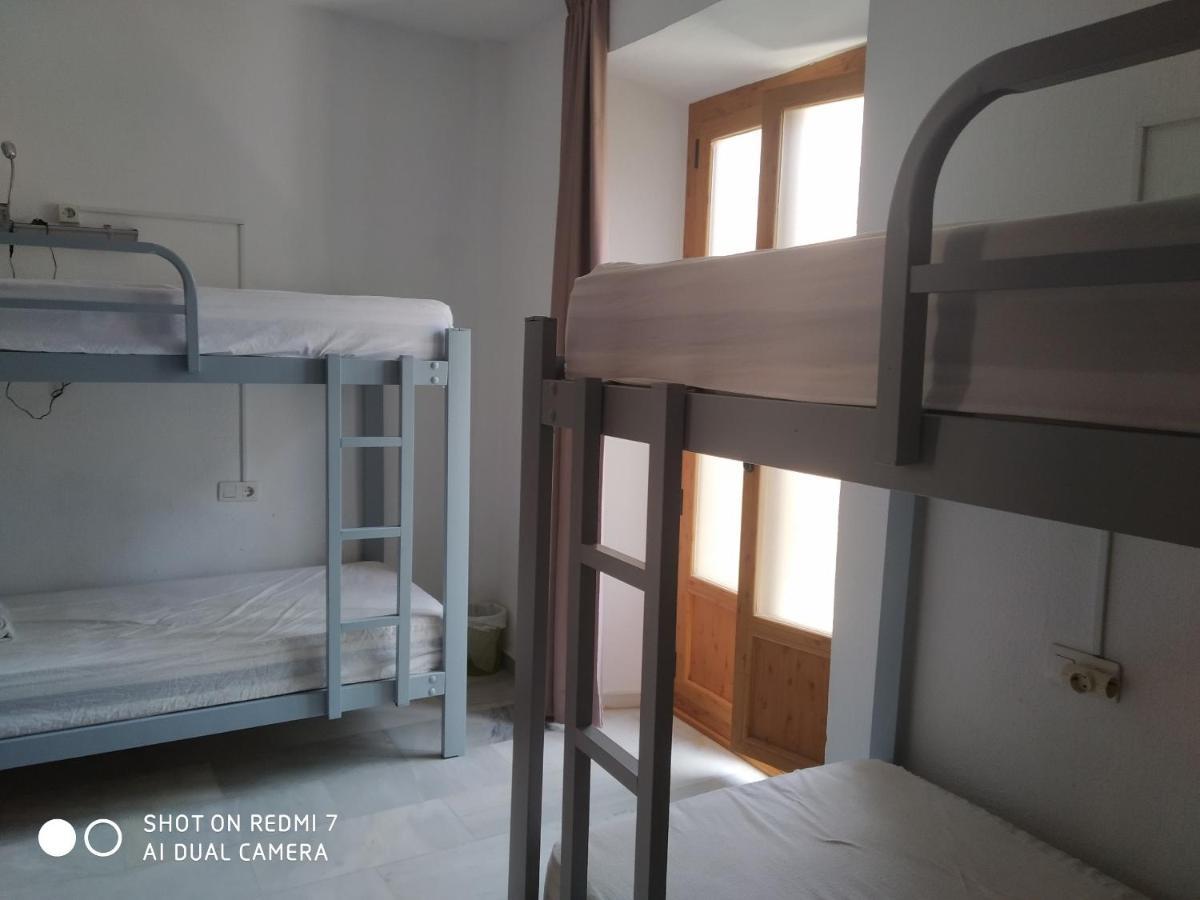 Habitación Cuádruple Económica con baño compartido
