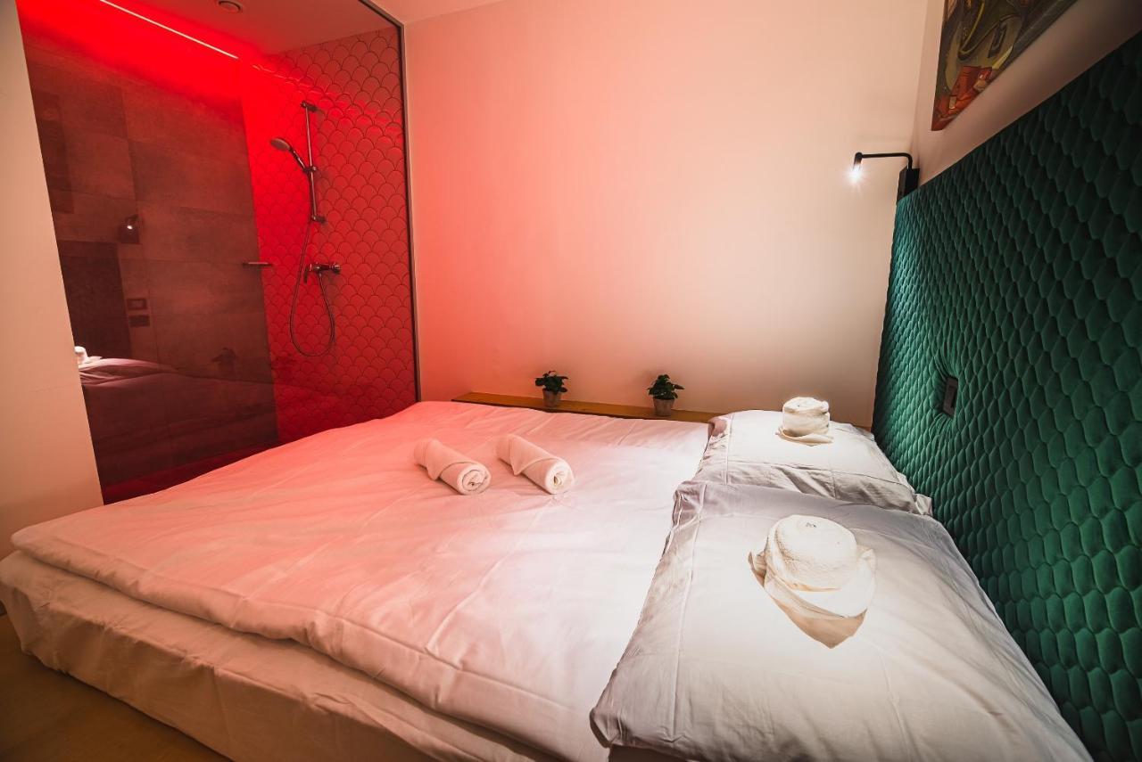Deluxe Double Room,1593844361:JPEG
