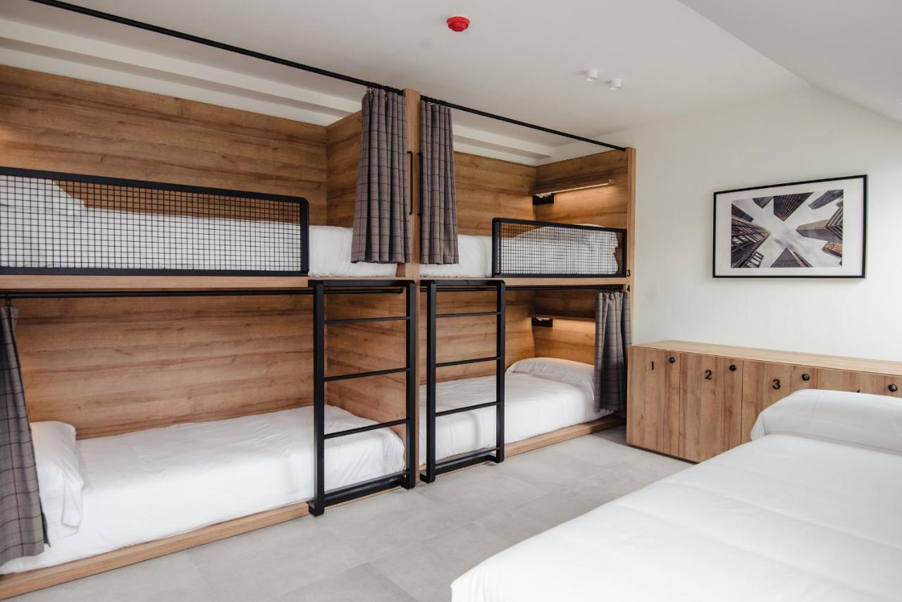 Cama em Beliche em Dormitório Misto com 5 Camas