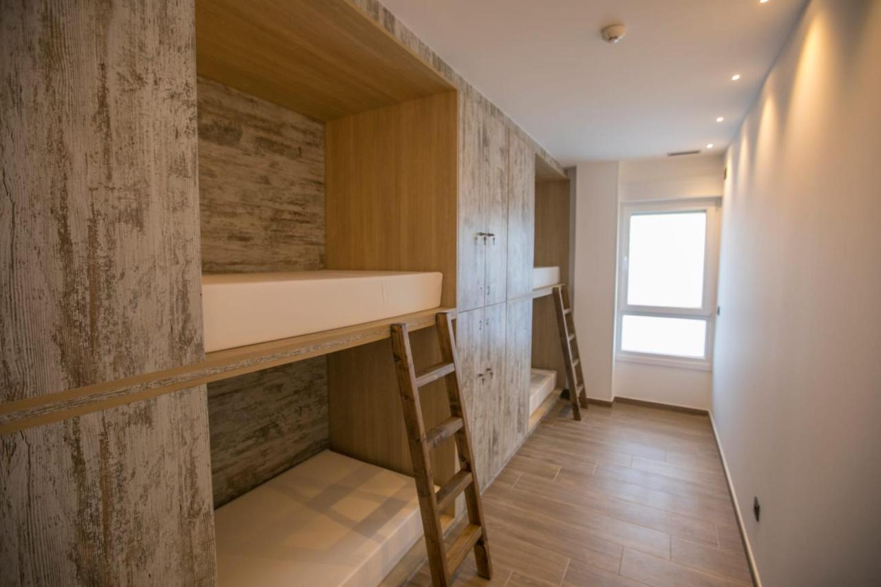 Bed 4-Bed Mixed Dormitory Room