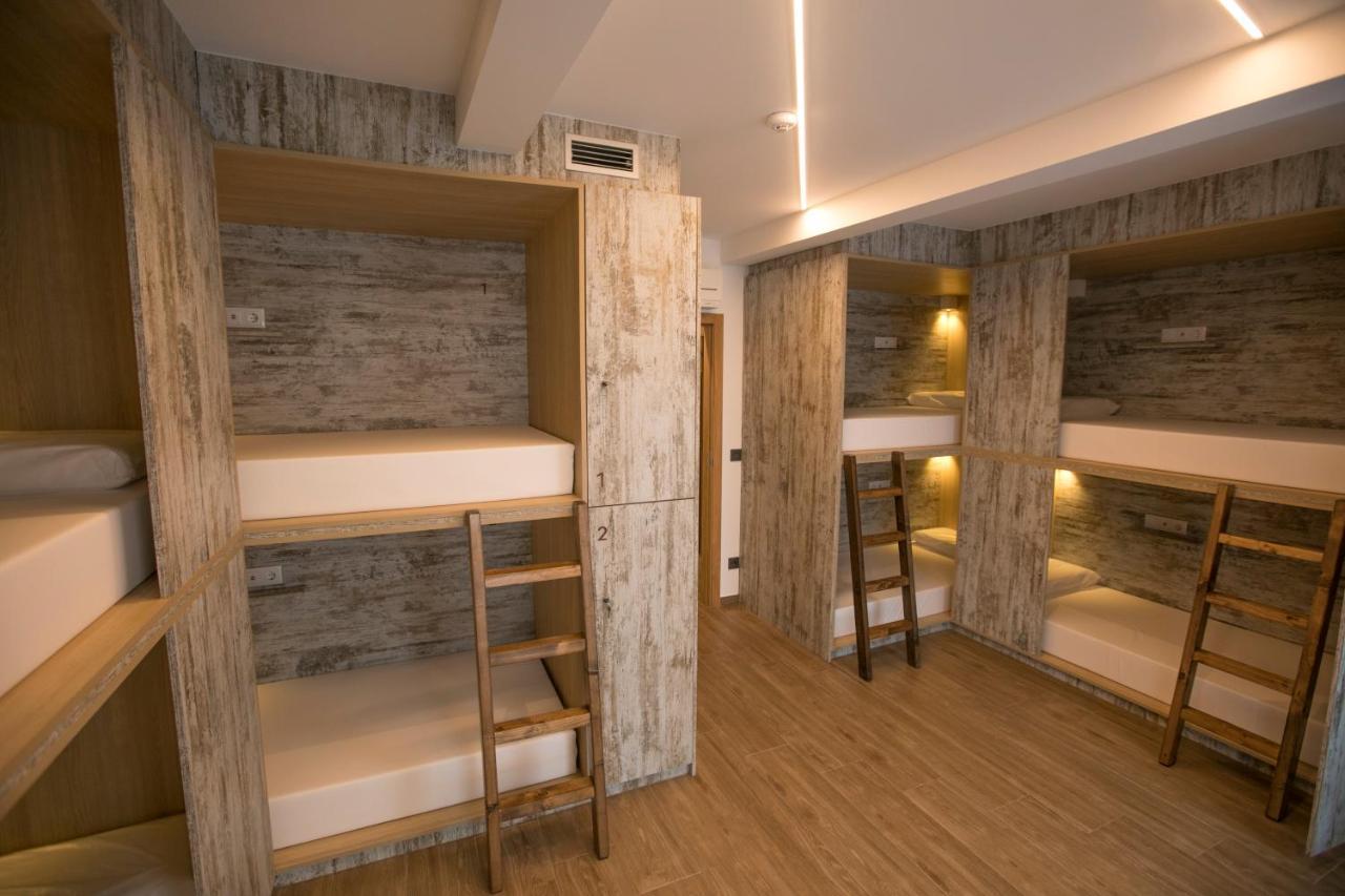 Bed 8-Bed Mixed Dormitory Room