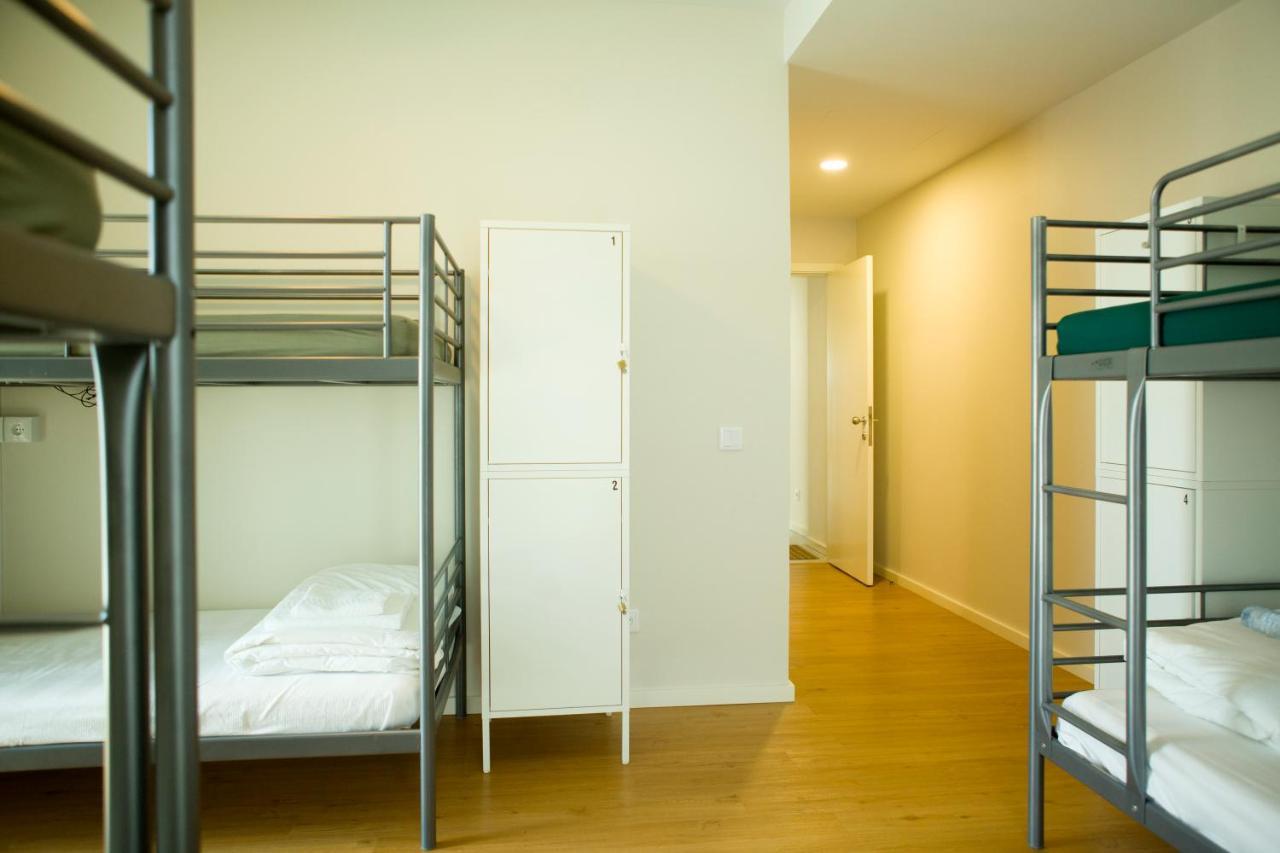 Cama individual en habitación compartida mixta