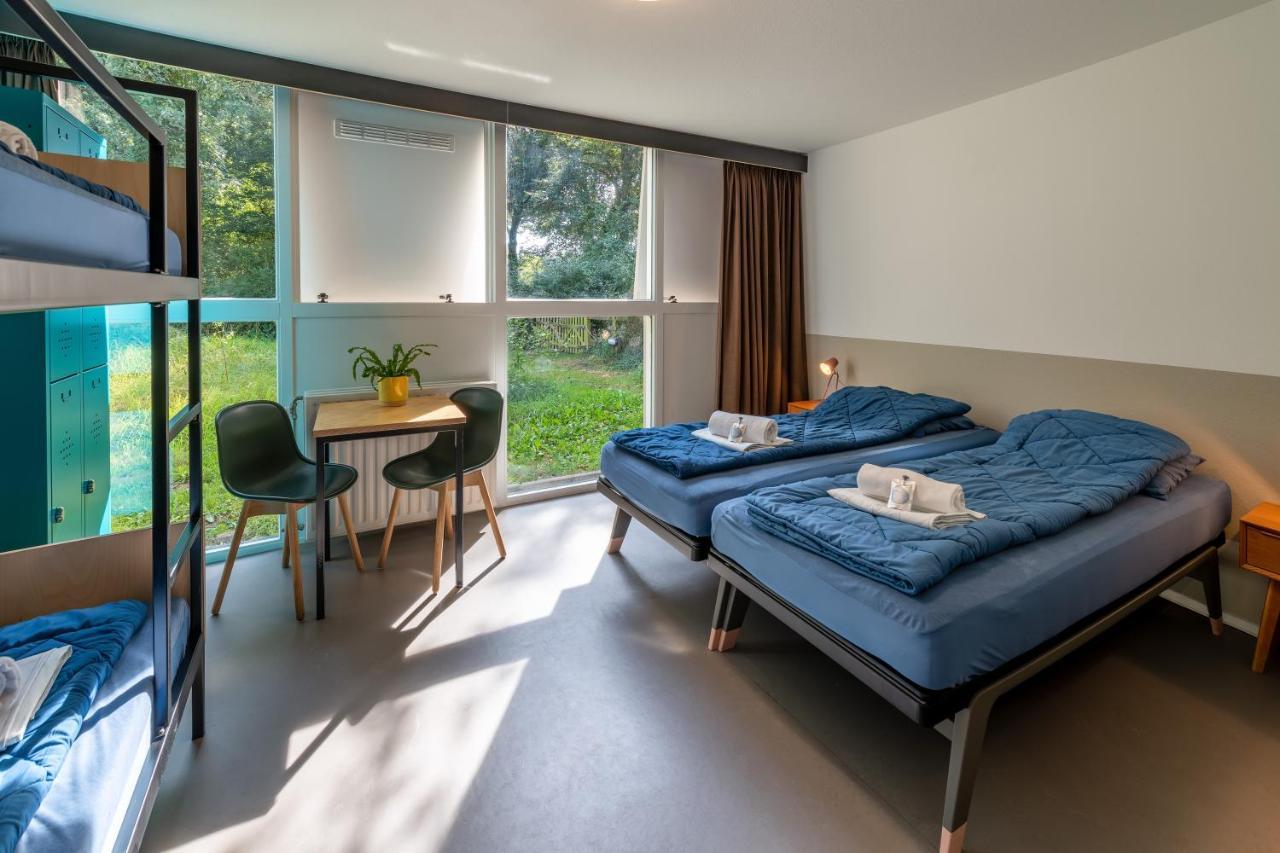 Vierbett-Familienzimmer mit eigenem Bad und Dusche