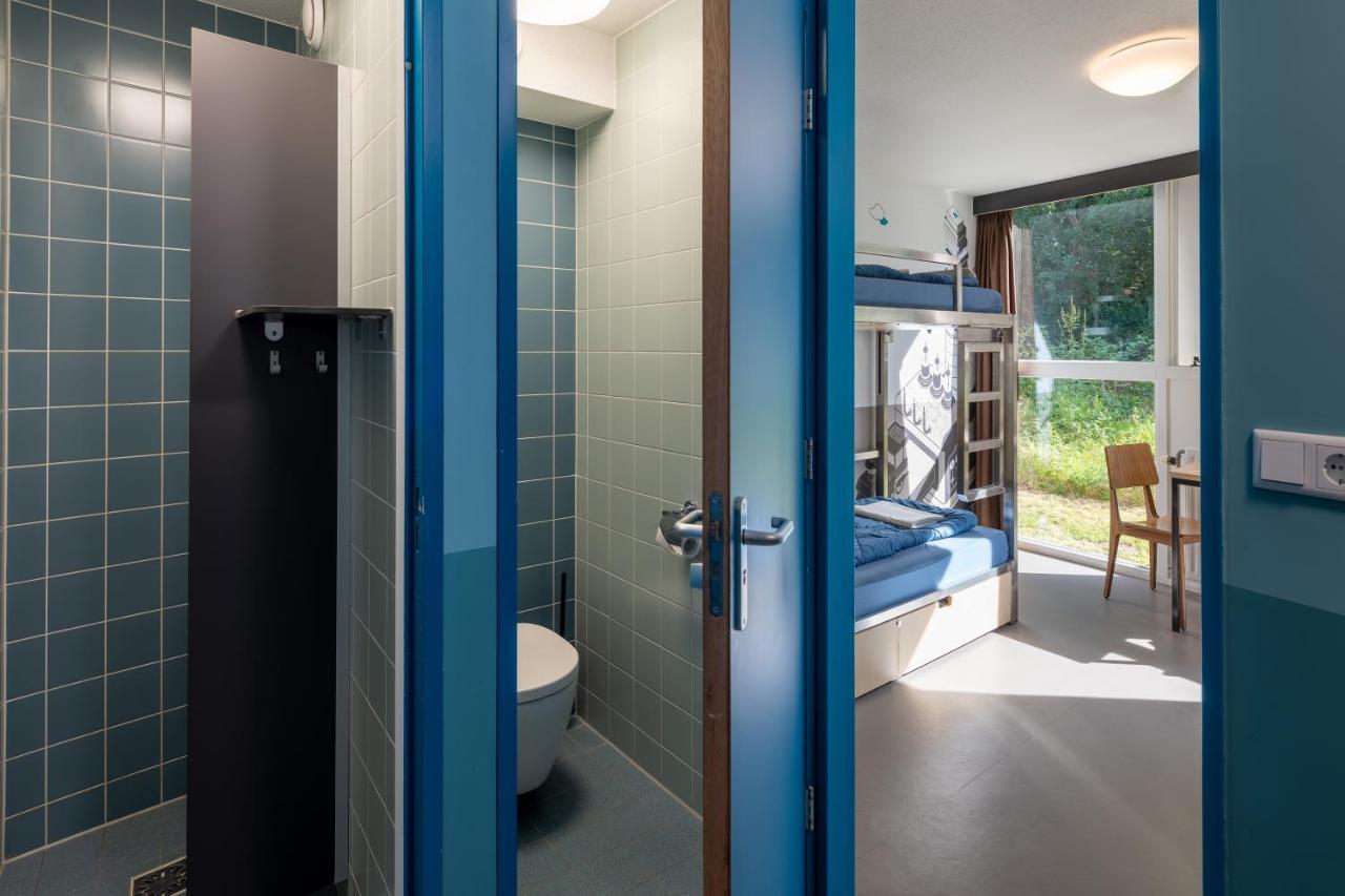 Budget Zweibettzimmer mit Etagenbetten und eigenem Bad mit Dusche