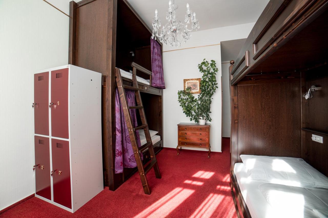 Bed 3-Bed Female Dormitory Room