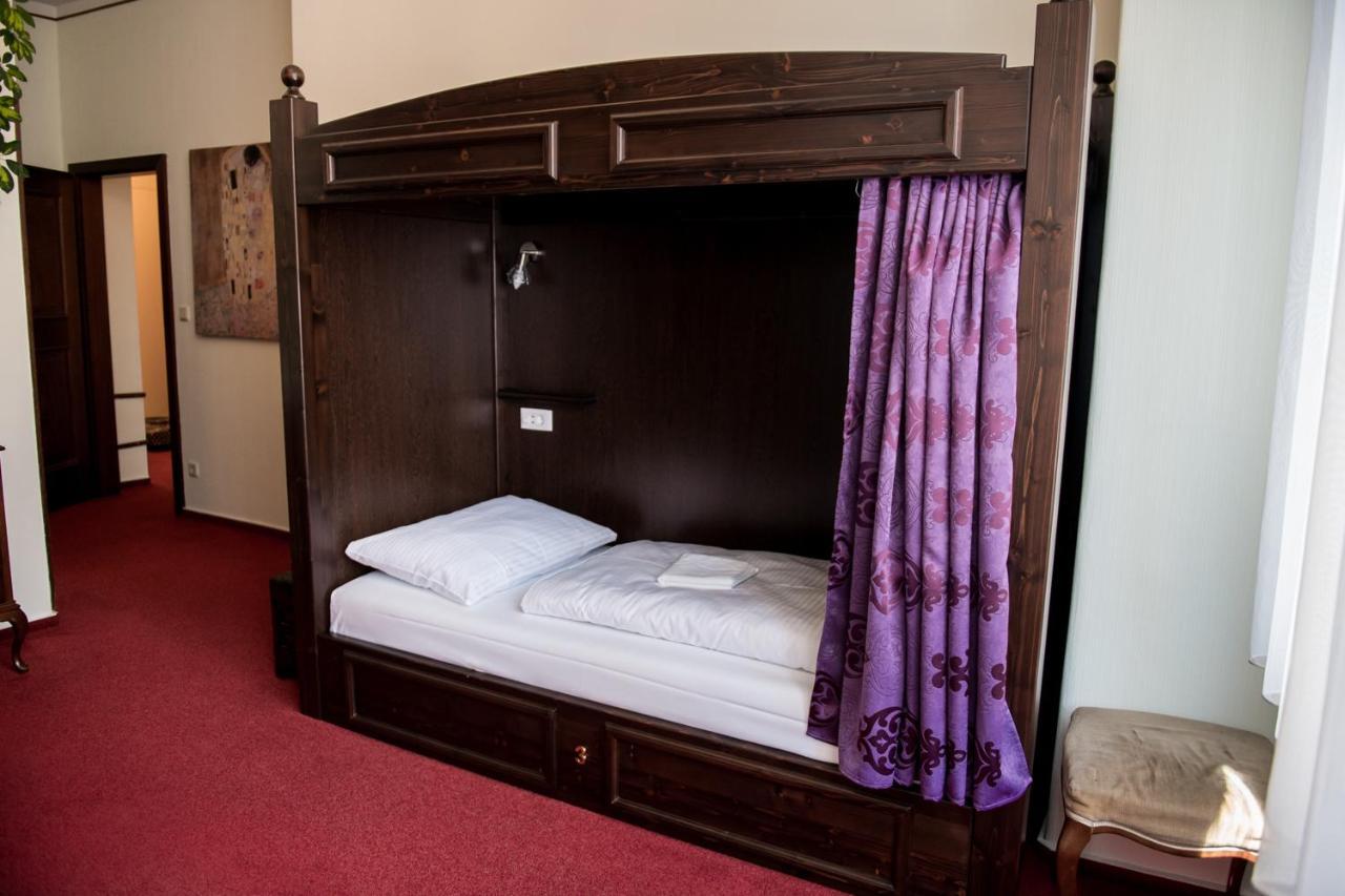 Bed 3-Bed Female Dormitory Room