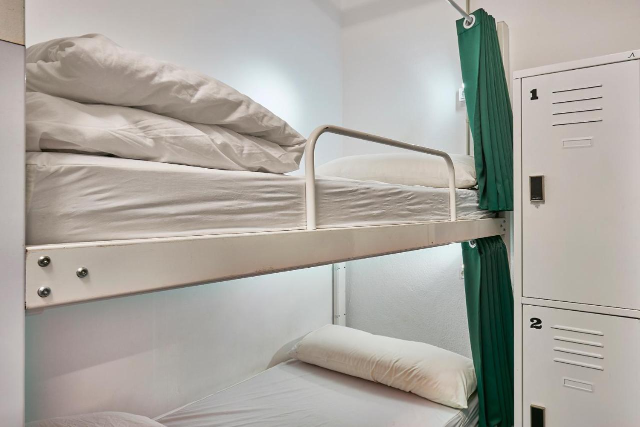 Bed 18-Bed Mixed Dormitory Room
