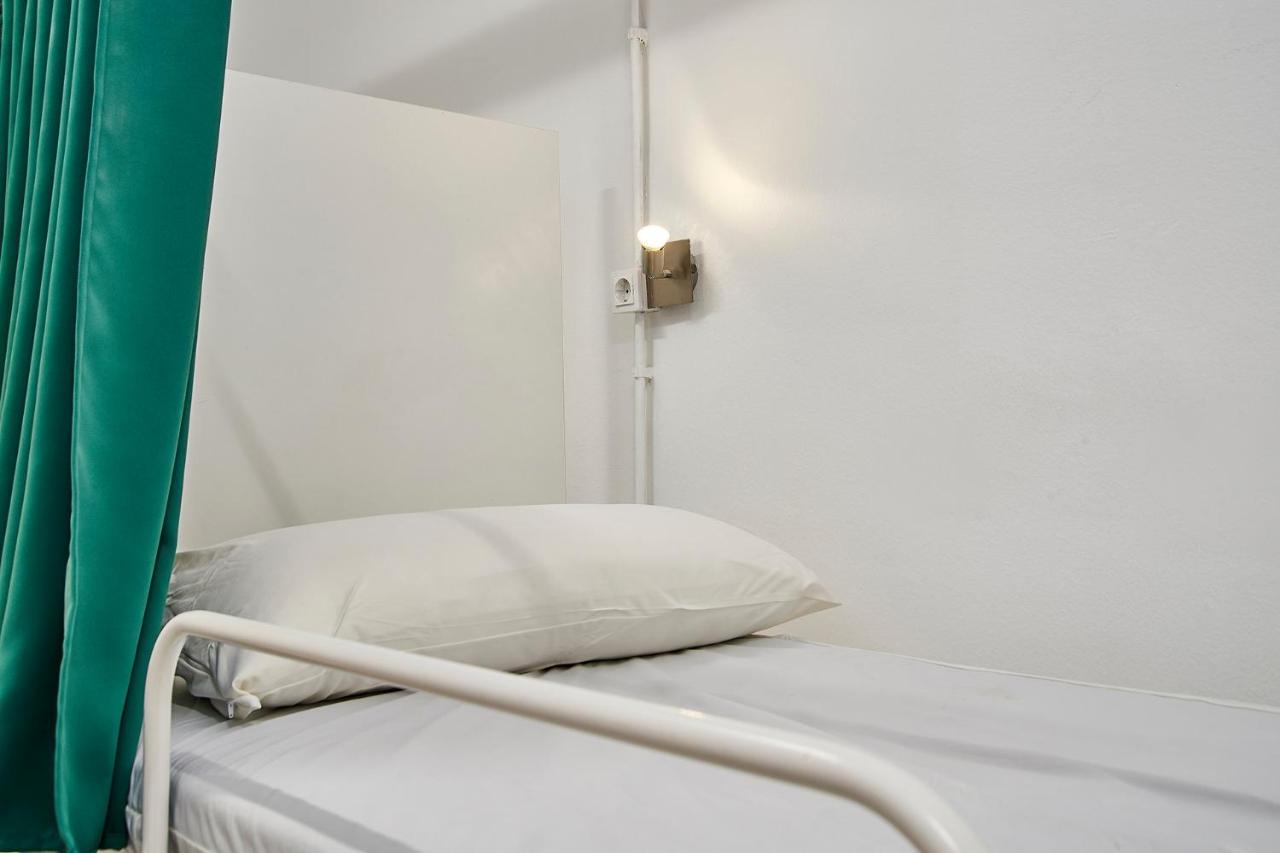 Bed 18-Bed Mixed Dormitory Room