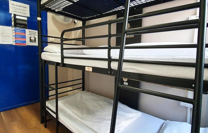 Quarto Triplo com Casa de Banho Partilhada