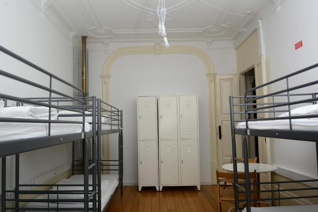 Bed 6-Bed Dormitory Room