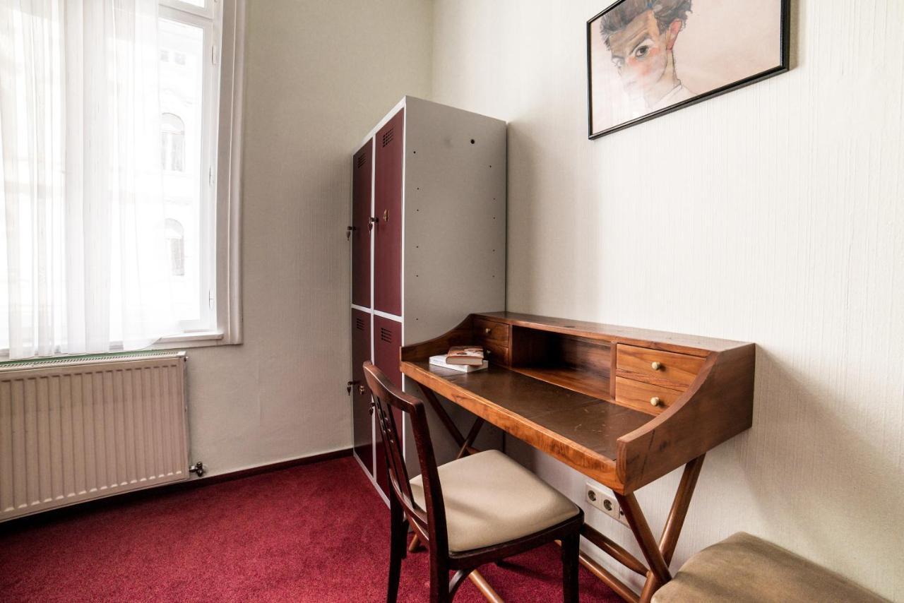 Bed 3-Bed Dormitory Room