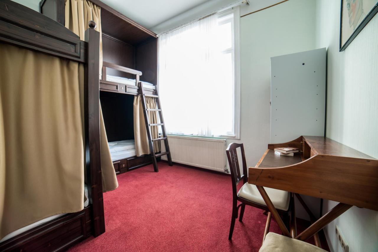 Bed 3-Bed Dormitory Room