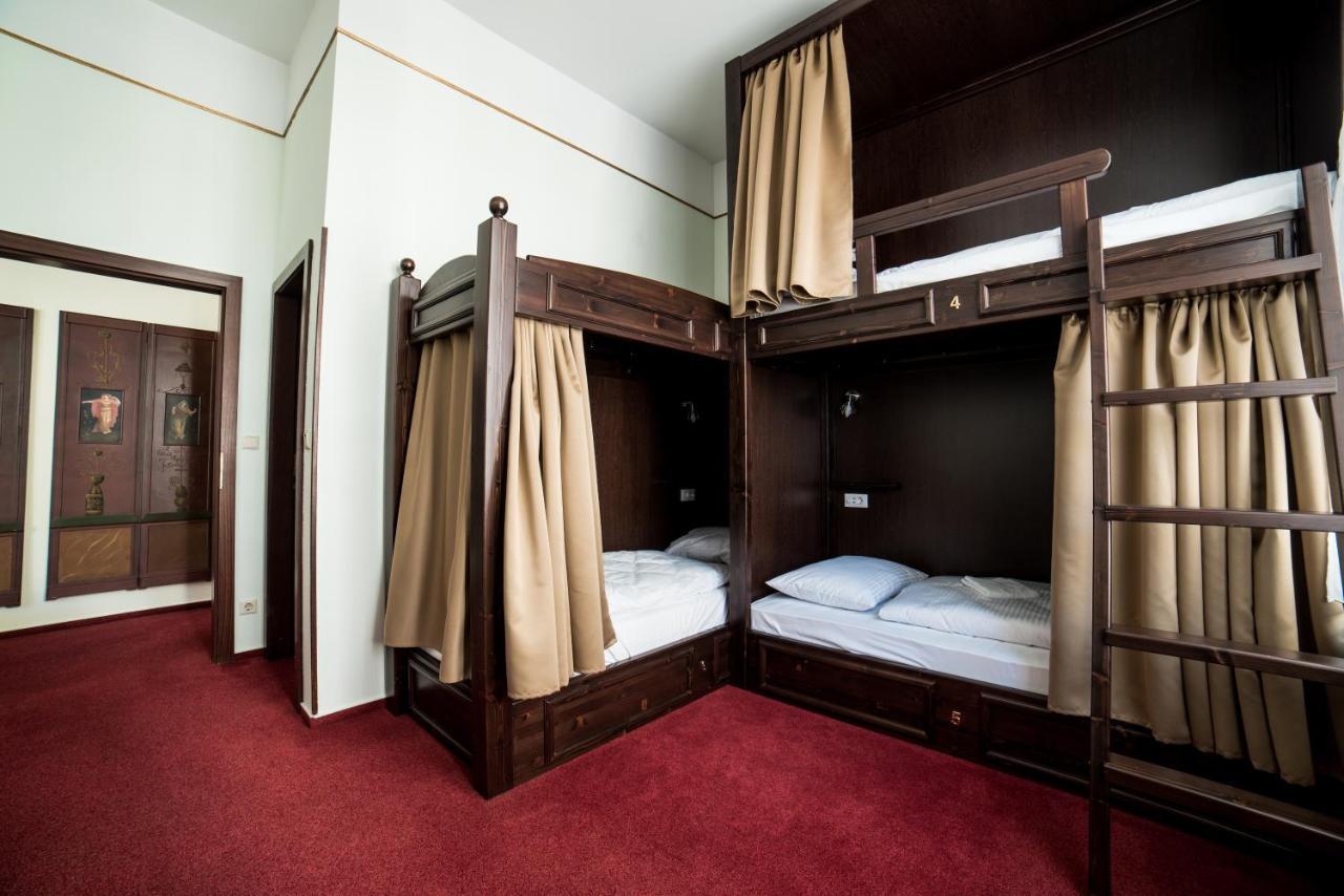 Bed 3-Bed Dormitory Room