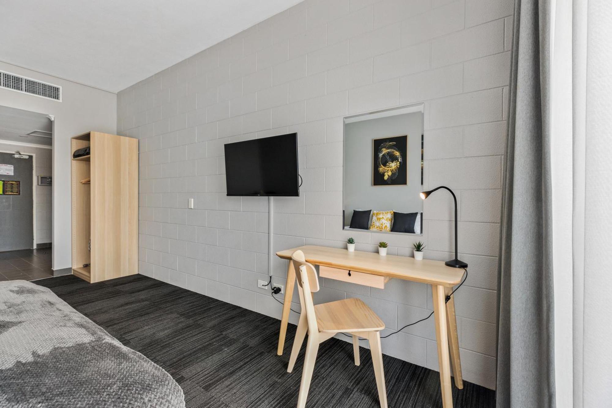 Standard Twin Room with Private Bathroom