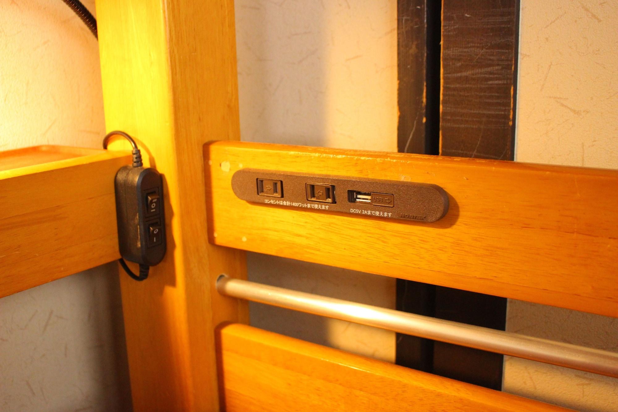 Single Bed in Mixed Dormitory Room with Toilet (5 Adults),1600569043:JPEG