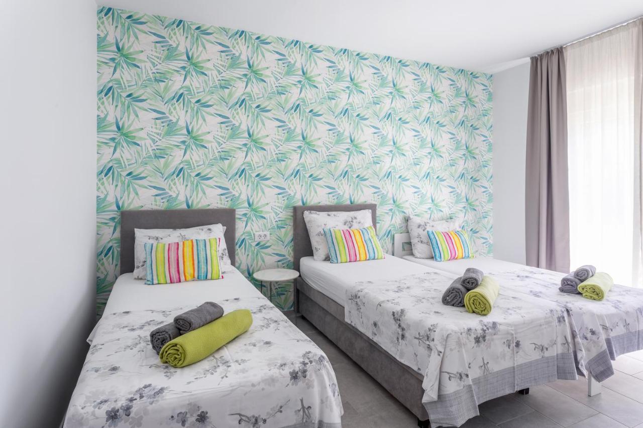 Triple Room with Balcony and Private Bathroom