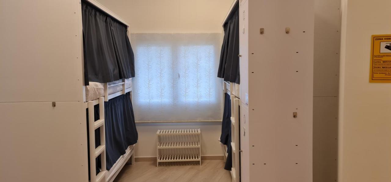 Bunk Bed Mixed Dormitory Room,1244762077:JPEG