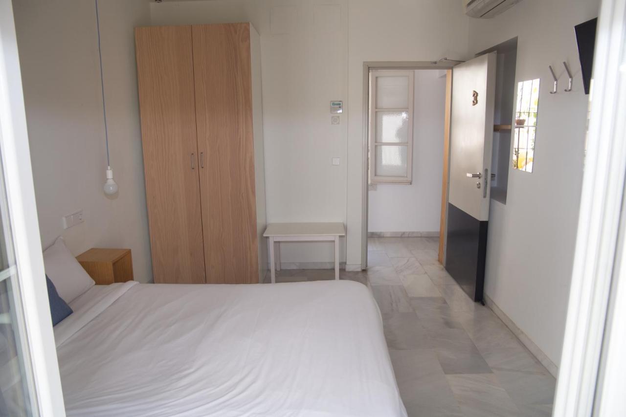 Habitación Doble con baño privado externo y balcón