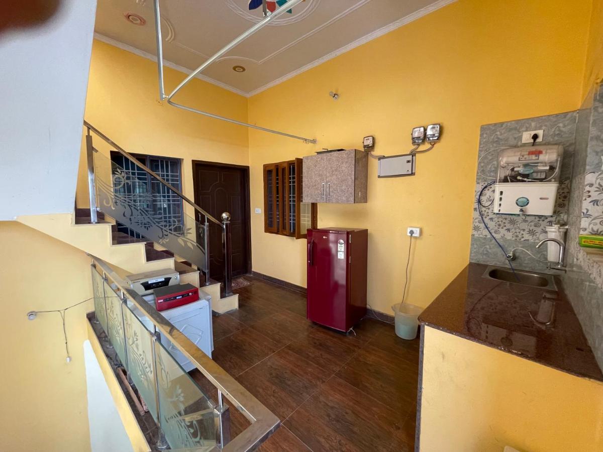 Standard Queen Room