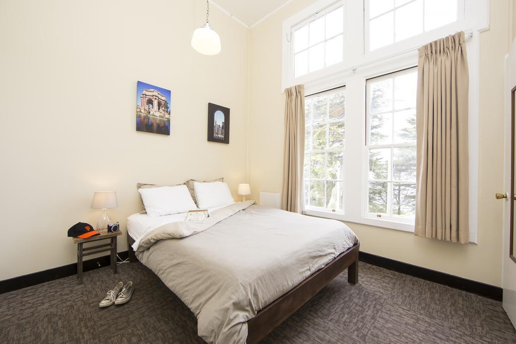 Private Zimmer mit Queensize-Bett
