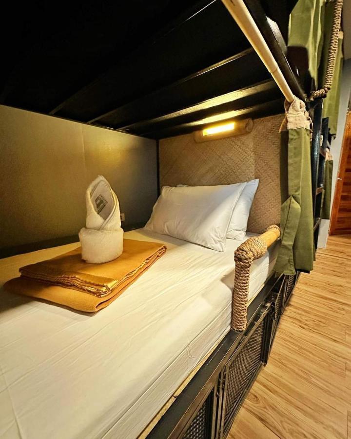 Single Bed 8-Bed Female Dorm