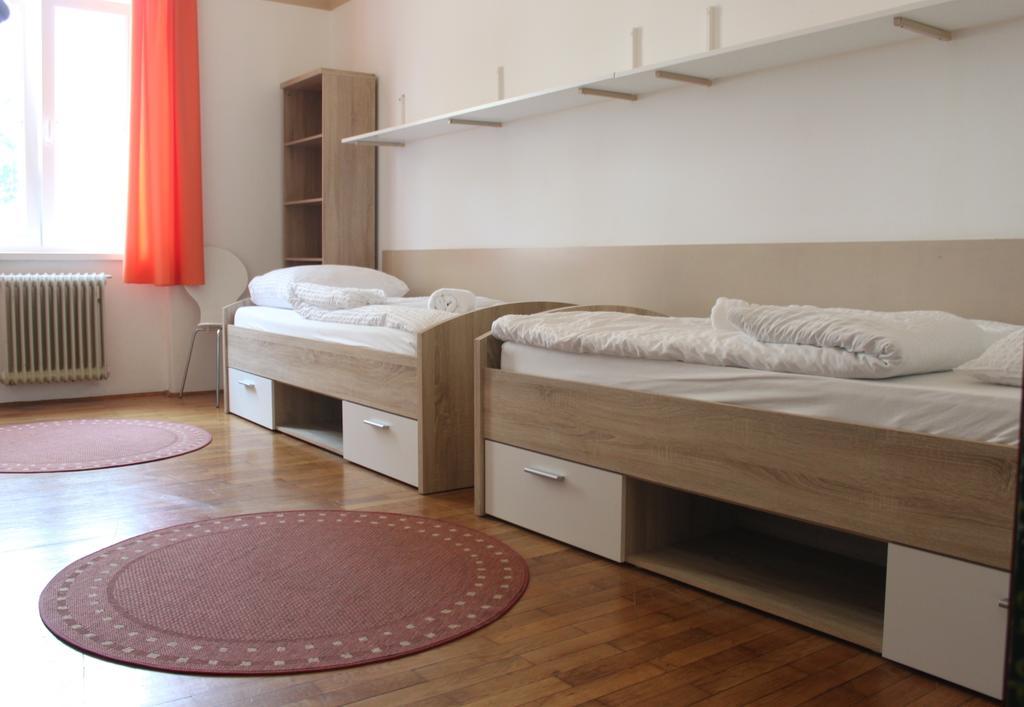 Chambre Triple avec Salle de Bains Commune