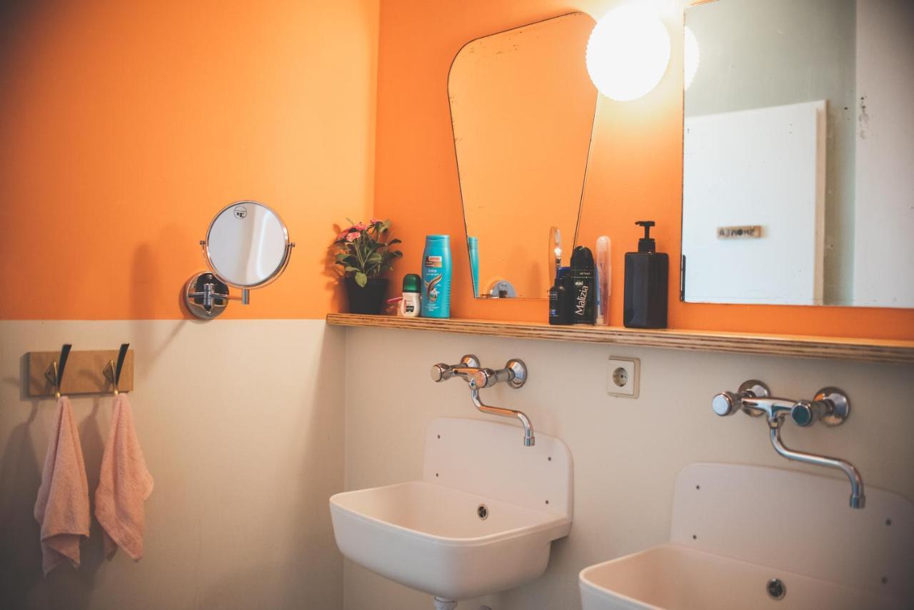 Bed in een Slaapzaal met 6 Bedden