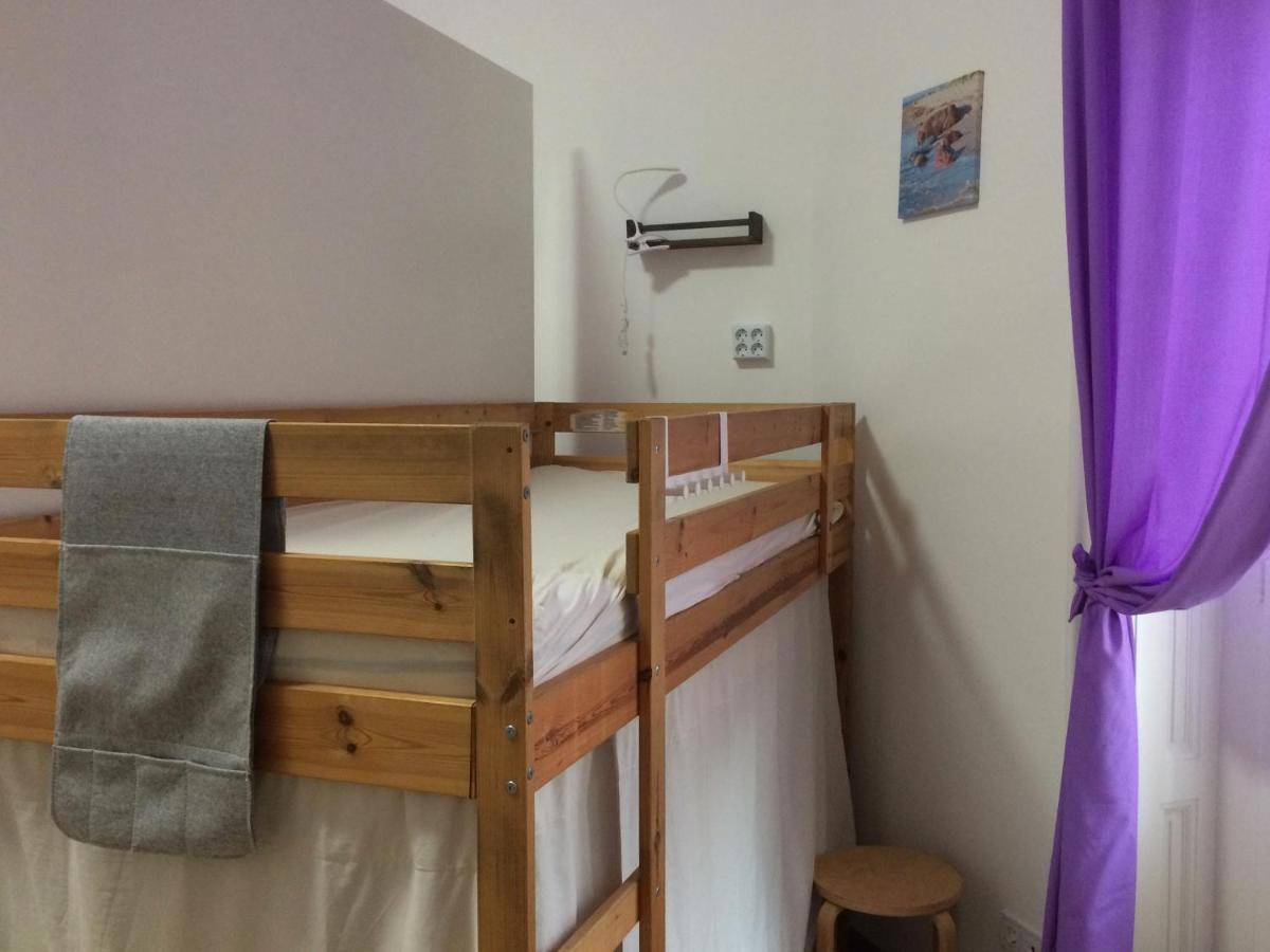 Bunk Bed Female Dormitory Room,834965249:JPEG