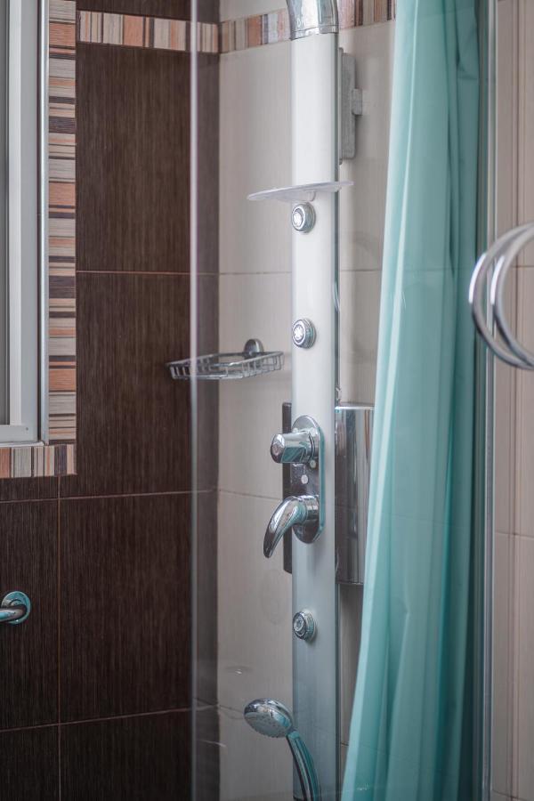 Double Room with Private Bathroom,1358186774:JPEG