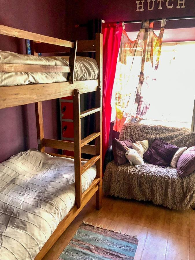 Cama en habitación femenina compartida de 4 camas