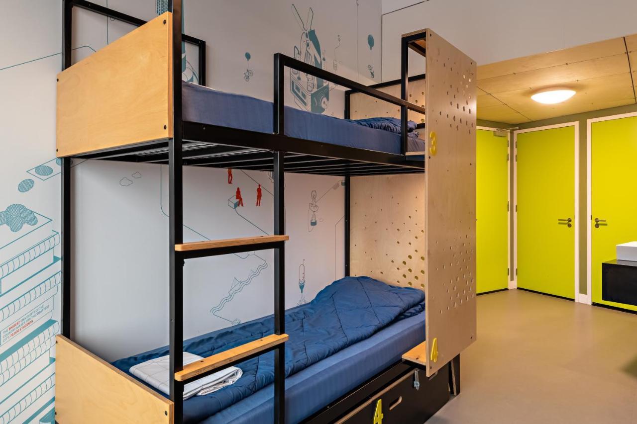 Budget Zweibettzimmer mit Etagenbetten und eigenem Bad mit Dusche