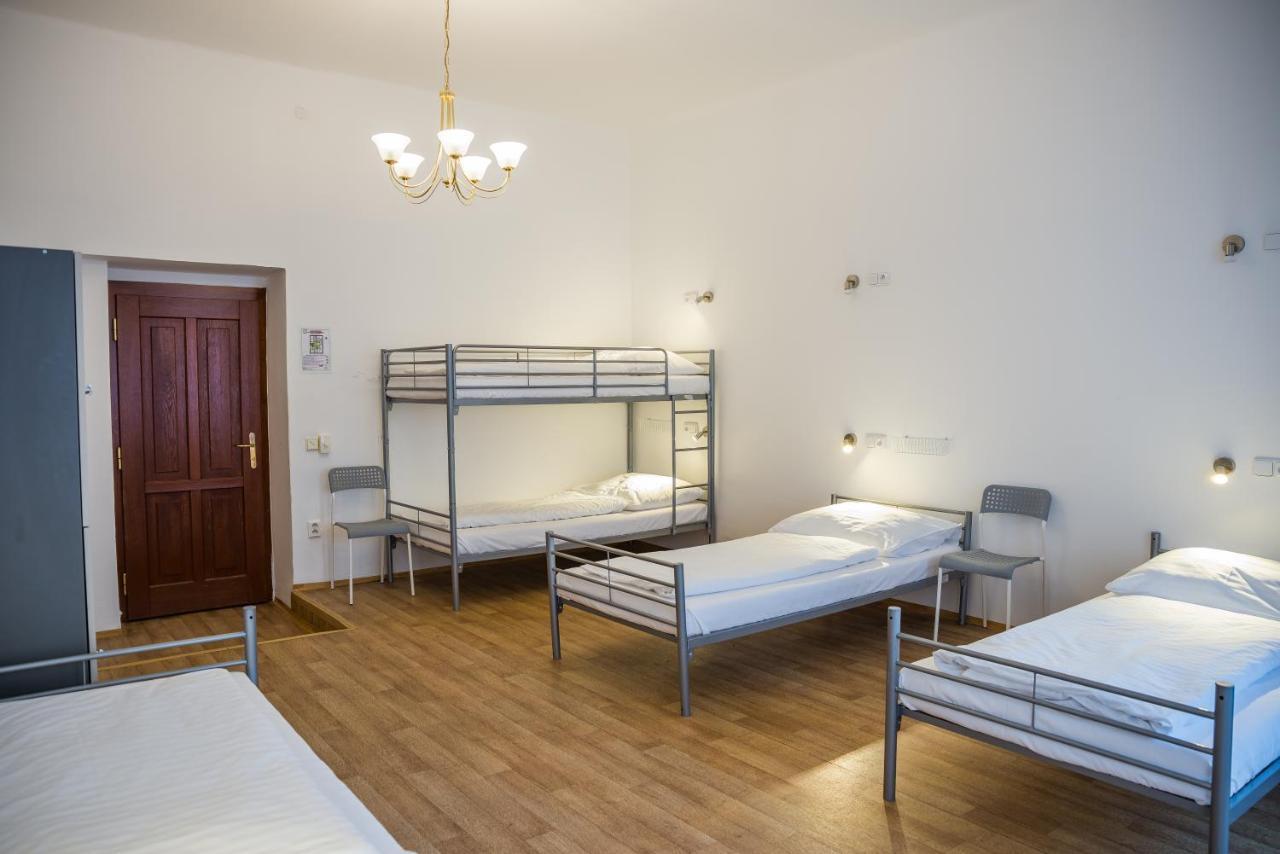 Lit Simple en Dortoir