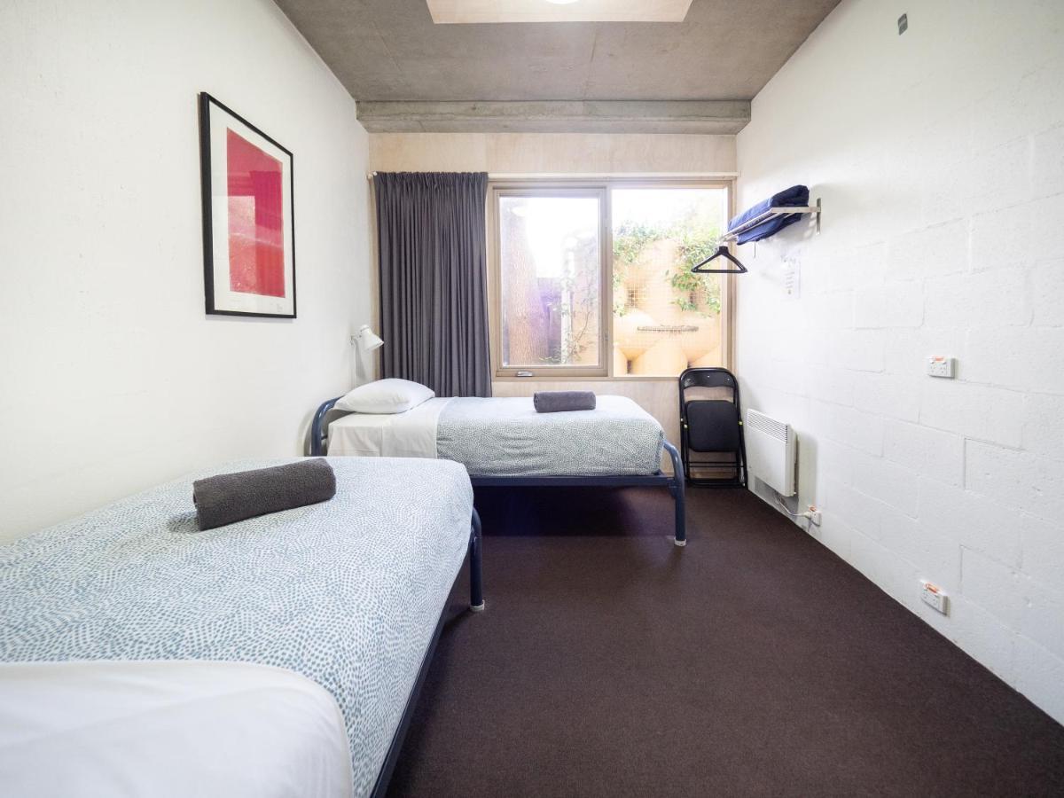 Twin Room,1396538807:JPEG