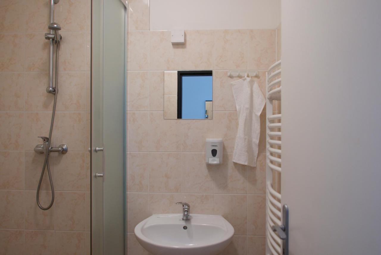 Vierbettzimmer mit eigenem Bad