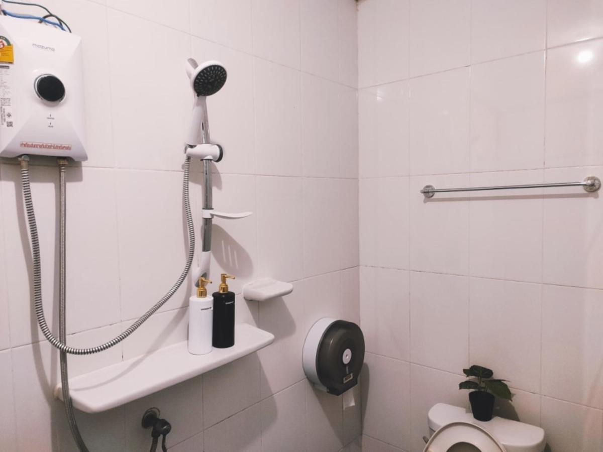 Single Room Private Bathroom,1418963442:JPEG