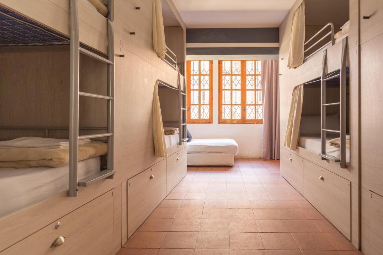 Bed 8-Bed Dormitory Room