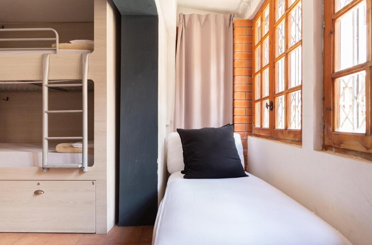 Bed 8-Bed Dormitory Room