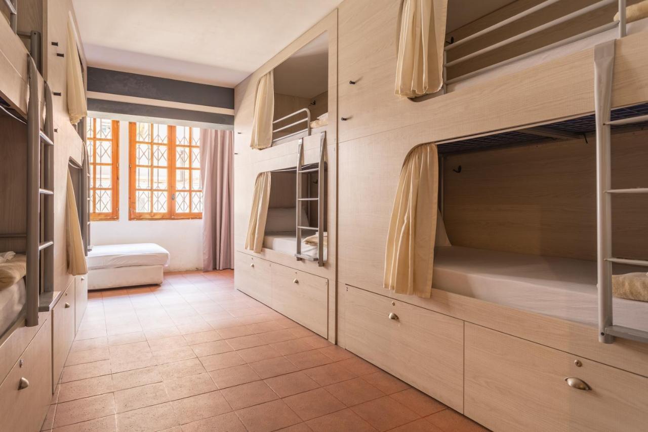 Bed 8-Bed Dormitory Room